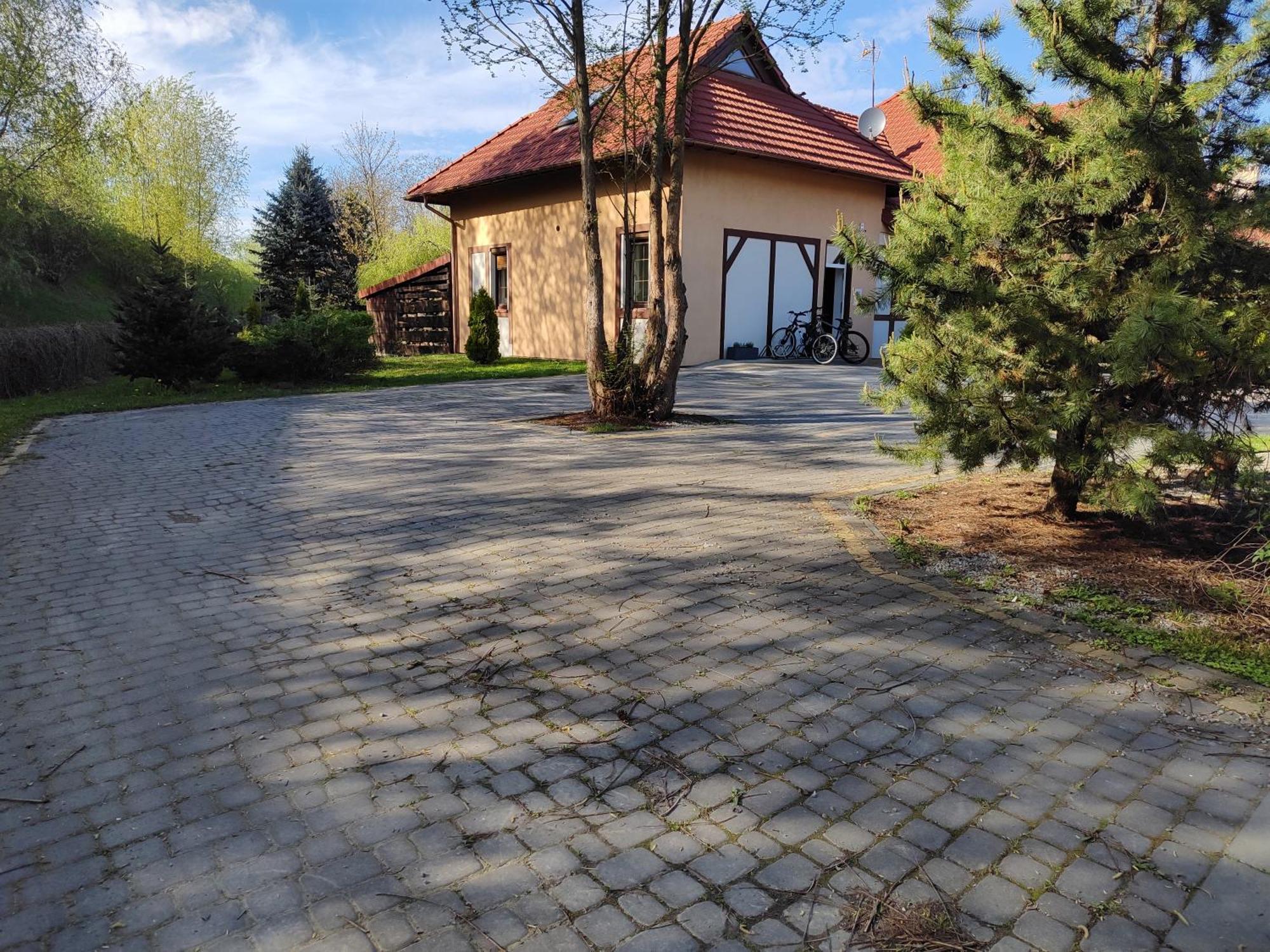 Lwi Dworek Ld Jarosław Extérieur photo